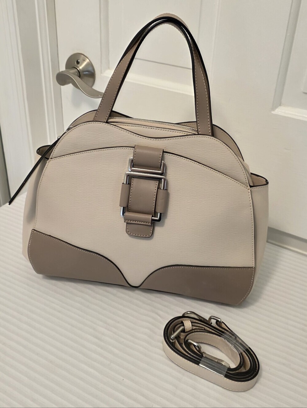 EUC NICOLI Two-Tone Leather Satchel W/Detachable Strap Business, Chic